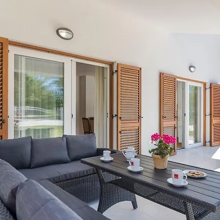 Villa Ana With Private Salt Water Pool